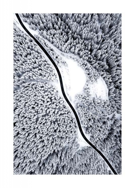 Winter Road Poster in der Gruppe Poster / Naturmotive bei Desenio AB (3577)
