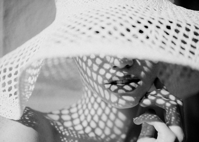  - Schöne Fotografie einer Dame mit weißem Sonnenhut.