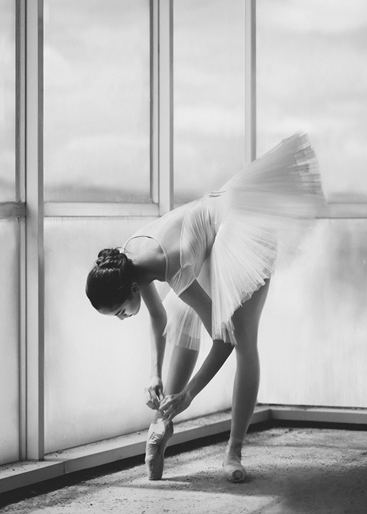 Ballerina Preparation Poster / Schwarz-Weiß bei Desenio AB (10695)