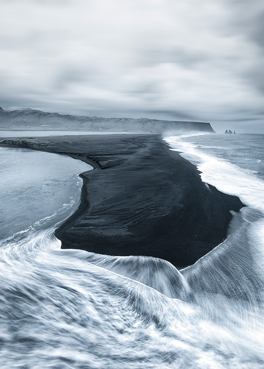 - Fotoposter mit Naturmotiv eines schwarzen Vulkansandstrands.