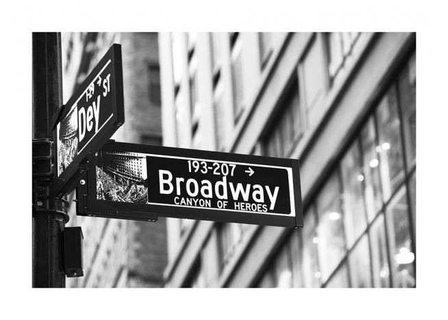  - New York Poster mit einem Broadway Straßenschild in schwarzweiß.