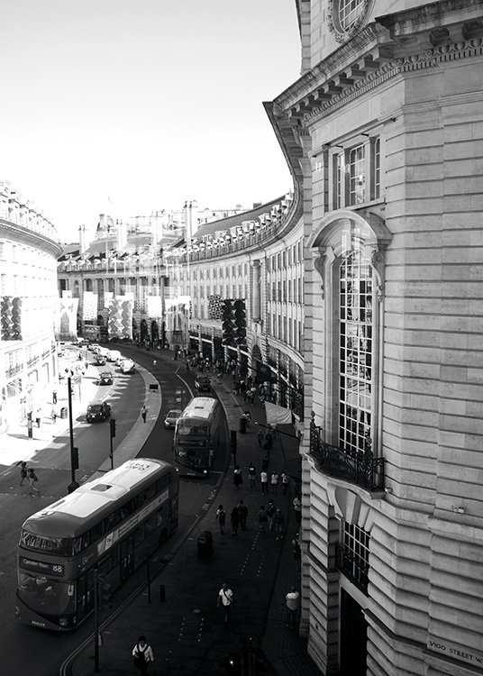  - Schönes Londonposter mit einer belebten Regent Street um die Mittagszeit in schwarzweiß.