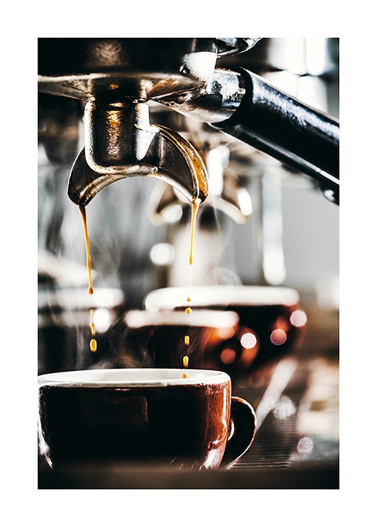  – Fotografie von Kaffee, der aus einer Espressomaschine in eine Tasse tropft