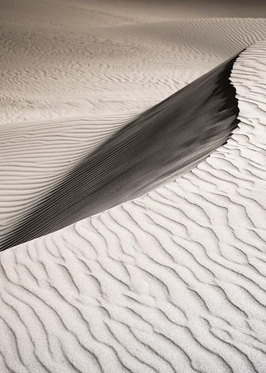 –Fotografie einer Sanddünenlandschaft.