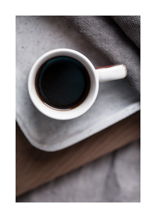 – Fotografie von schwarzem Kaffee in neutralen Farben 