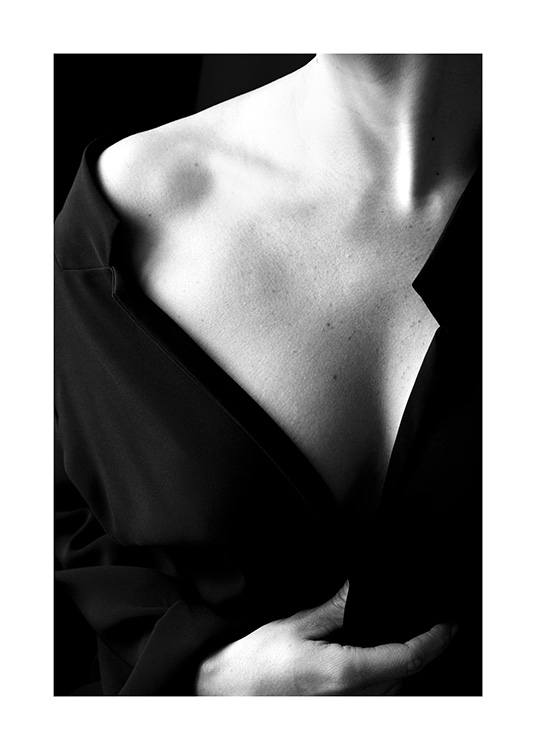 Woman in Black Poster / Schwarz-Weiß bei Desenio AB (12023)