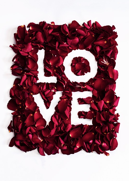  – Poster mit dem Wort „Love“ in Form von roten Rosenblättern.