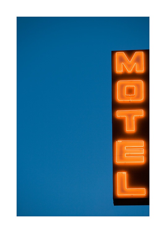  - Fotografie eines Schilds mit Neonlichtern und dem Text „Motel“ vor einem dunkelblauen Hintergrund