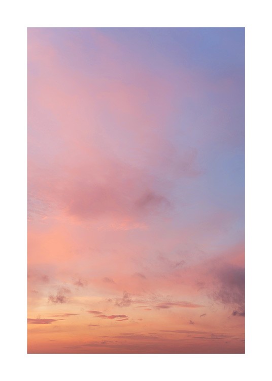  – Fotografie eines Sonnenuntergangs mit rosa Wolken vor einem Himmel in hellem Violett