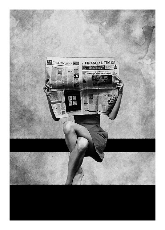  – Frau im Schneidersitz mit einer Zeitung vor dem Gesicht