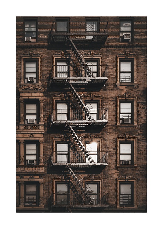  – Fotografie eines Gebäudes in New York mit Fenstern und einer Feuertreppe