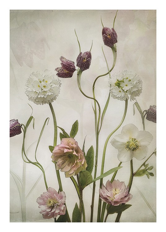 – Gemaltes Ensemble von wilden Gartenblumen in Weiß, Lila und Rosa vor einem beigen Hintergrund
