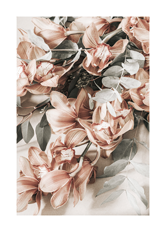  – Fotografie eines Blumenstraußes mit grünen Blättern und rosa Blüten