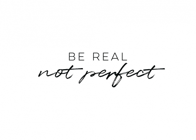  – Zitatebild in Schwarz und Weiß mit dem Zitat „Be real not perfect“