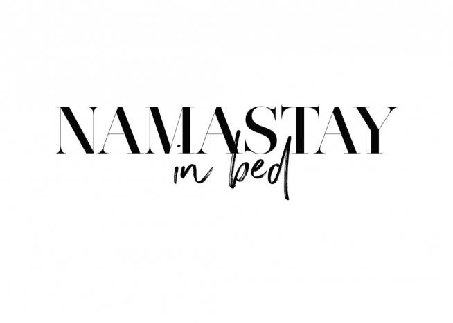  – Zitatebild mit dem Text „Namastay in bed“ in Schwarz auf weißem Hintergrund