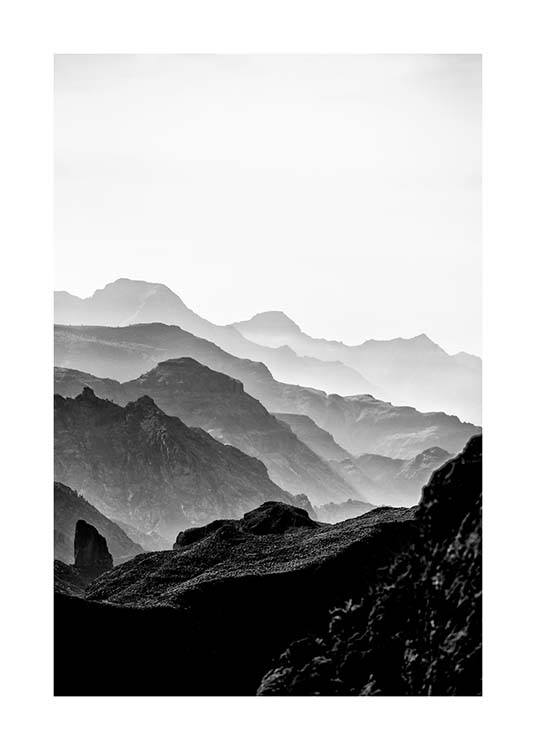 Black Rocky Mountains Poster / Schwarz-Weiß bei Desenio AB (3302)