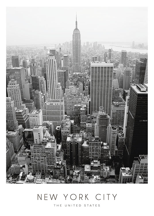  – Schwarz-weiß-Fotografie von Gebäuden zentral in New York mit Text darunter