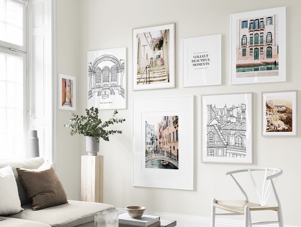 Bilderwand mit Reisemotiven